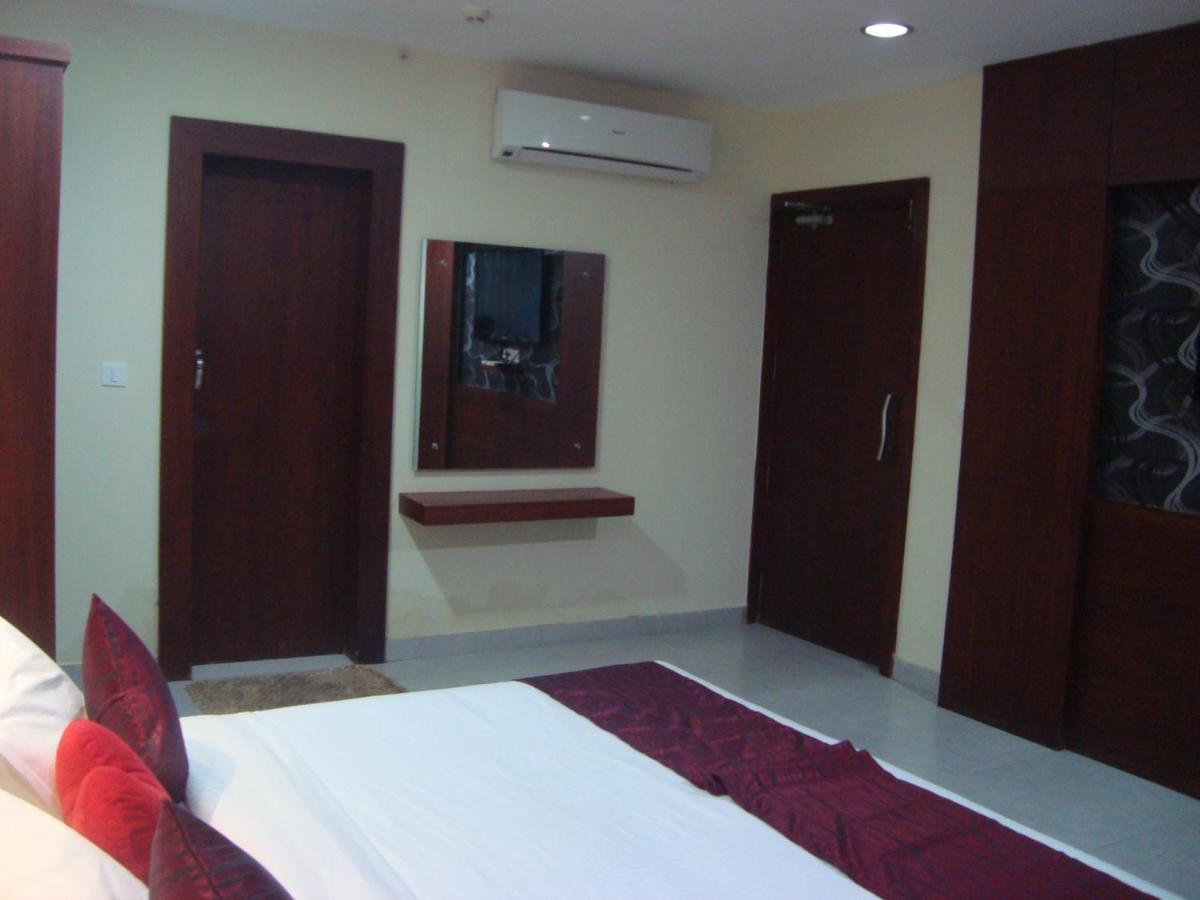 Rouba Residency Hotel Ponnāni Exterior foto