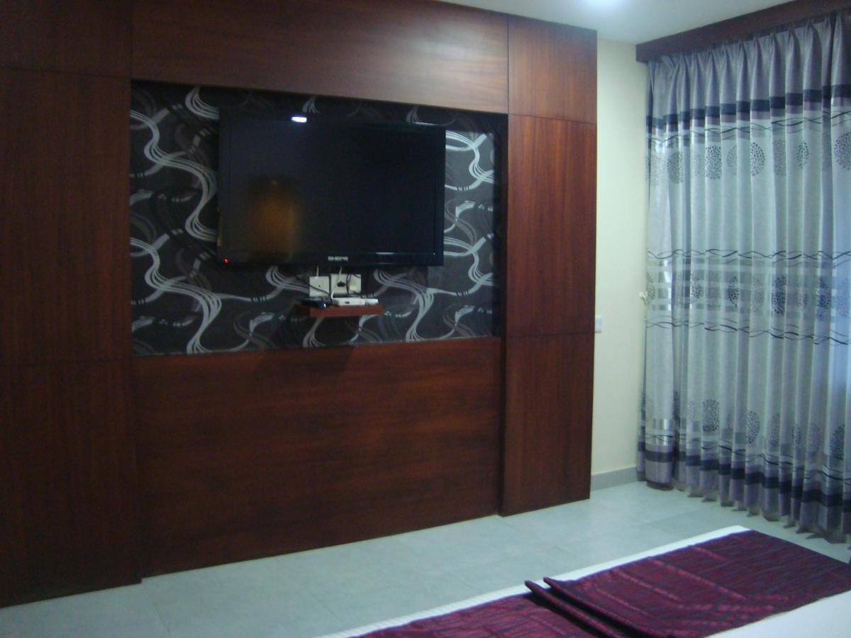 Rouba Residency Hotel Ponnāni Exterior foto